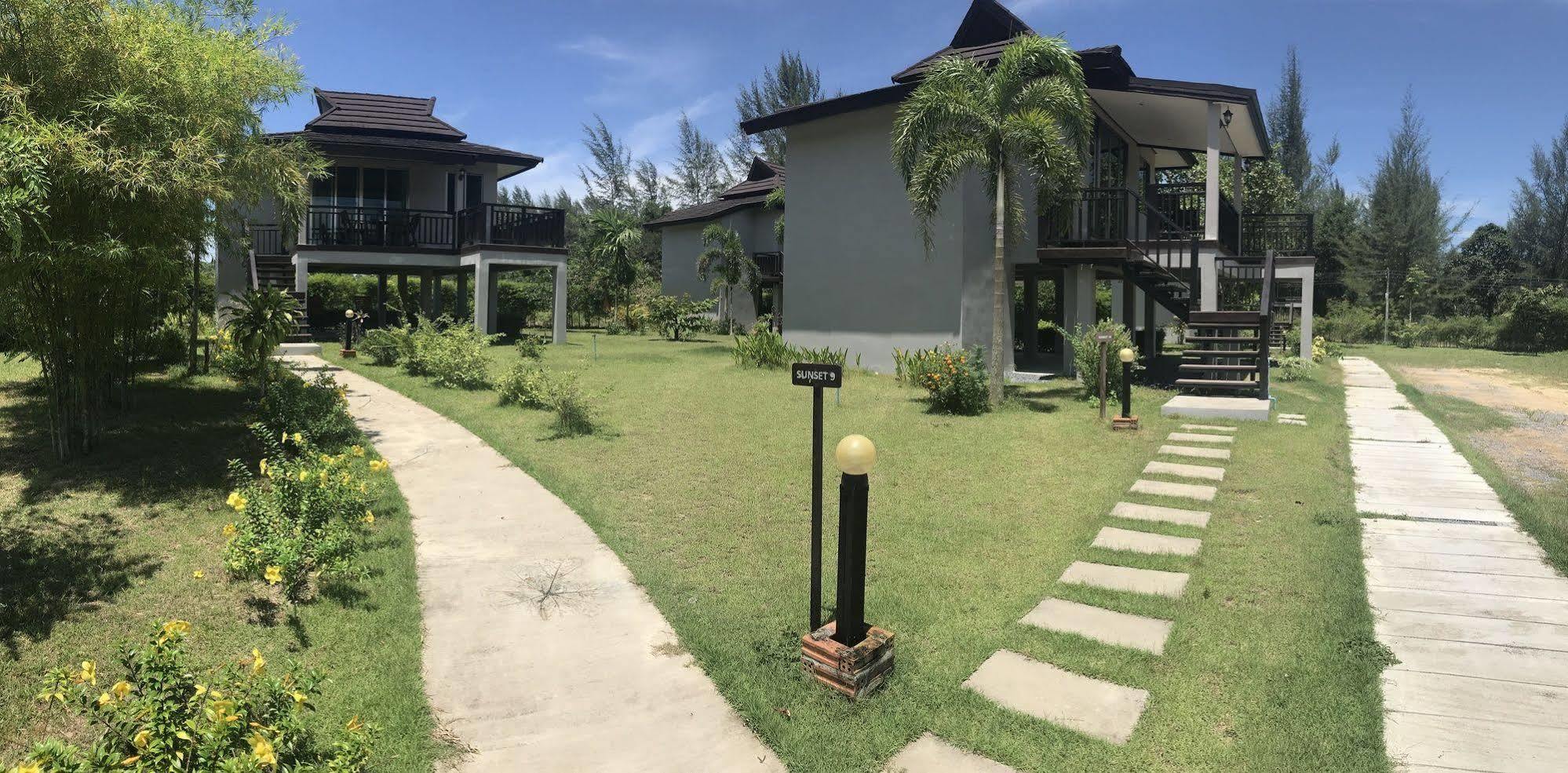 The Hip Resort @ Khao Lak Bang Sak Exterior foto