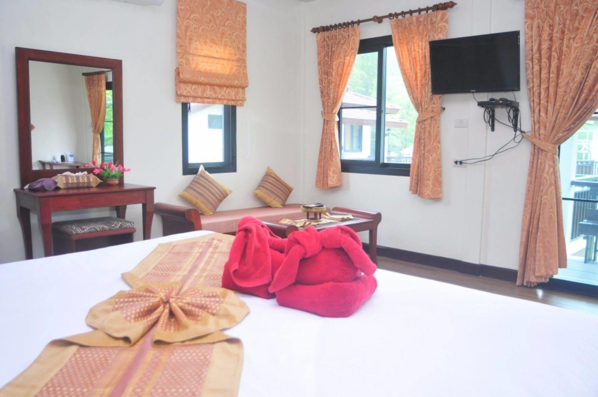 The Hip Resort @ Khao Lak Bang Sak Exterior foto